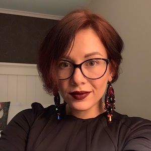 Meet your Posher, Alona